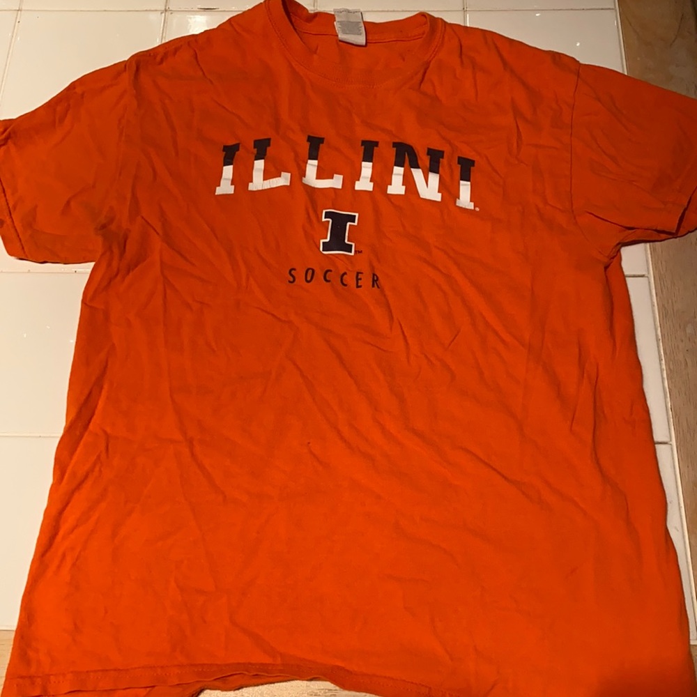 T-shirt. University of Illinois. UIUC. Size medium. Fighting Illini